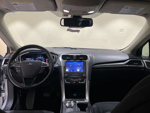 Used 2020 Ford Fusion SE FWD image 18
