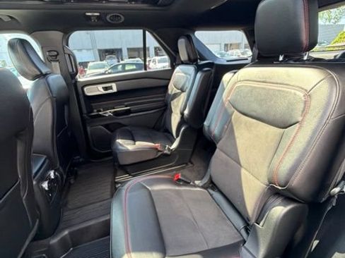 Used 2023 Ford Explorer ST-Line w/ Class IV Trailer Tow Package AWD/4WD image 21