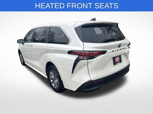 Used 2021 Toyota Sienna XLE image 14
