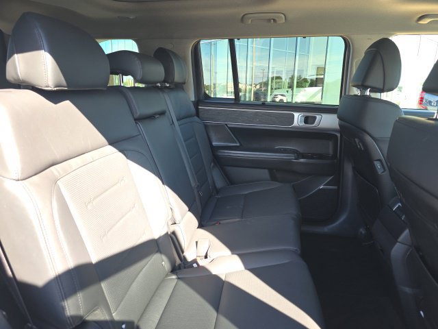 Certified 2025 Hyundai Santa Fe Limited AWD/4WD image 10