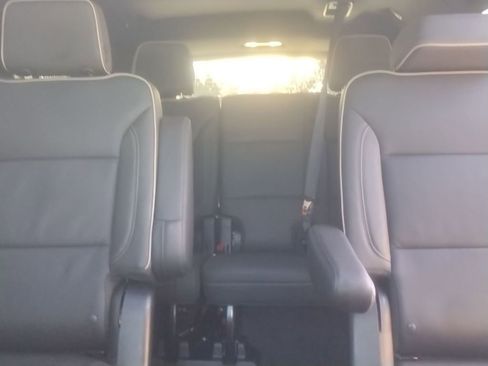 Used 2025 Chevrolet Suburban Premier image 13