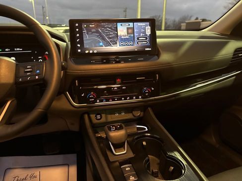 Used 2025 Nissan Rogue SL w/ SL Premium Package image 22