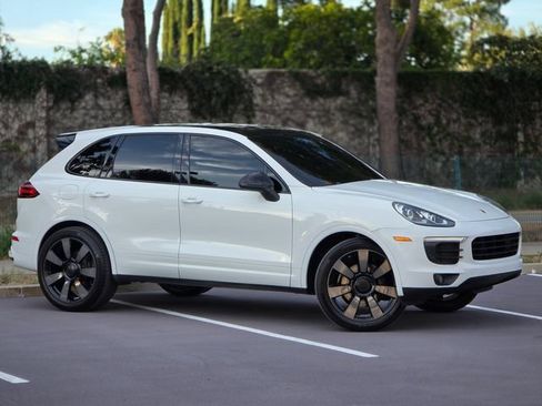 Used 2016 Porsche Cayenne AWD/4WD image 4