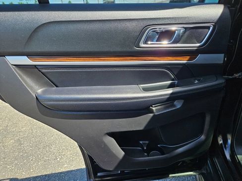 Used 2017 Ford Explorer Limited w/ Equipment Group 301A AWD/4WD image 15
