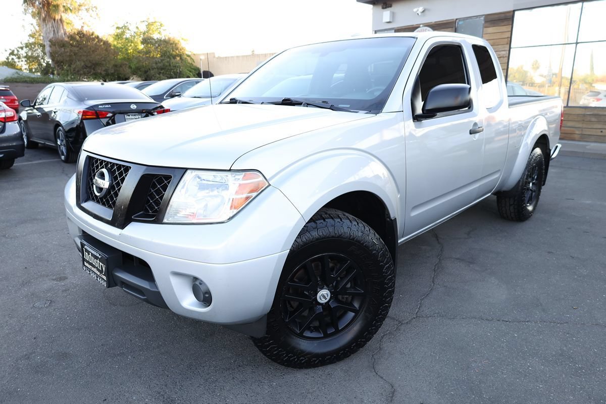 Used 2016 Nissan Frontier SV AWD/4WD image 2