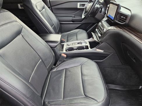 Used 2020 Ford Explorer Limited image 11