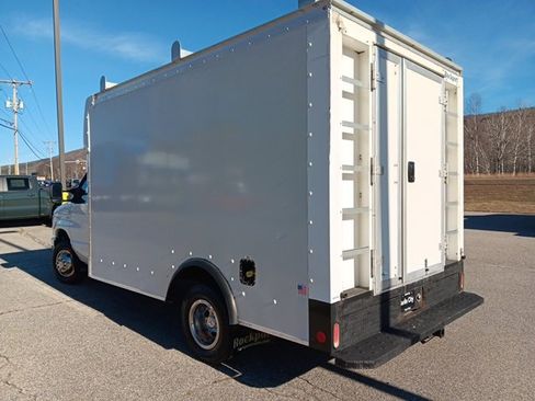 Used 2017 Ford E-350 and Econoline 350 Super Duty image 16