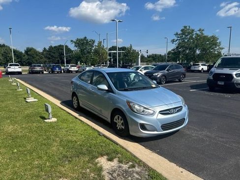 Used 2013 Hyundai Accent GLS FWD image 3