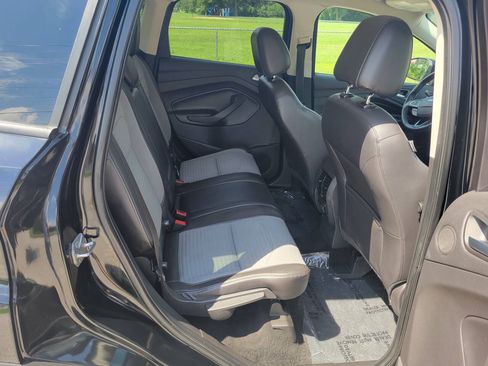 Used 2017 Ford Escape SE w/ Equipment Group 201A AWD/4WD image 19