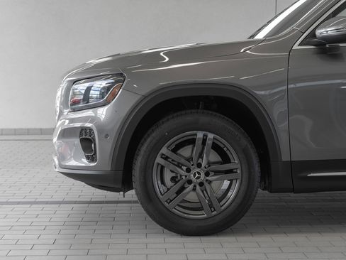 Used 2025 Mercedes-Benz GLB 250 4MATIC image 4