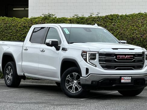 Used 2024 GMC Sierra 1500 SLT image 2