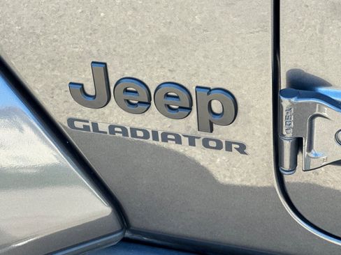 Used 2021 Jeep Gladiator Sport image 32