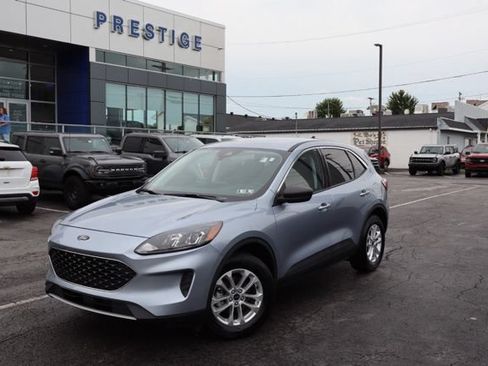 Used 2022 Ford Escape SE w/ Cold Weather Package AWD/4WD image 1