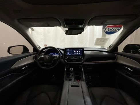 Used 2024 Toyota Grand Highlander AWD image 16