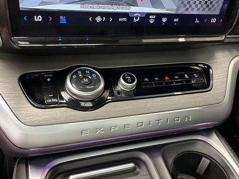 Certified 2025 Ford Expedition Platinum w/ Driver's Package AWD/4WD image 27
