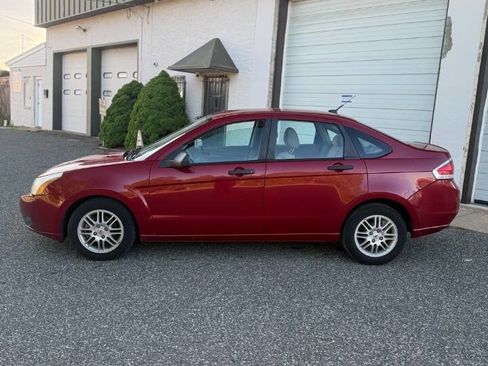 Used 2010 Ford Focus SE FWD image 3