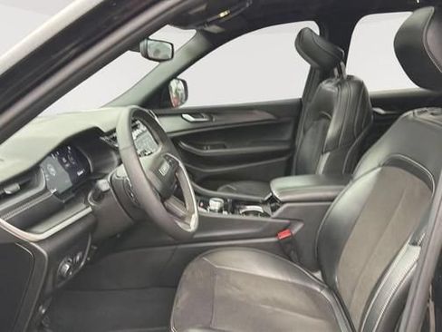 Used 2023 Jeep Grand Cherokee Altitude AWD/4WD image 9