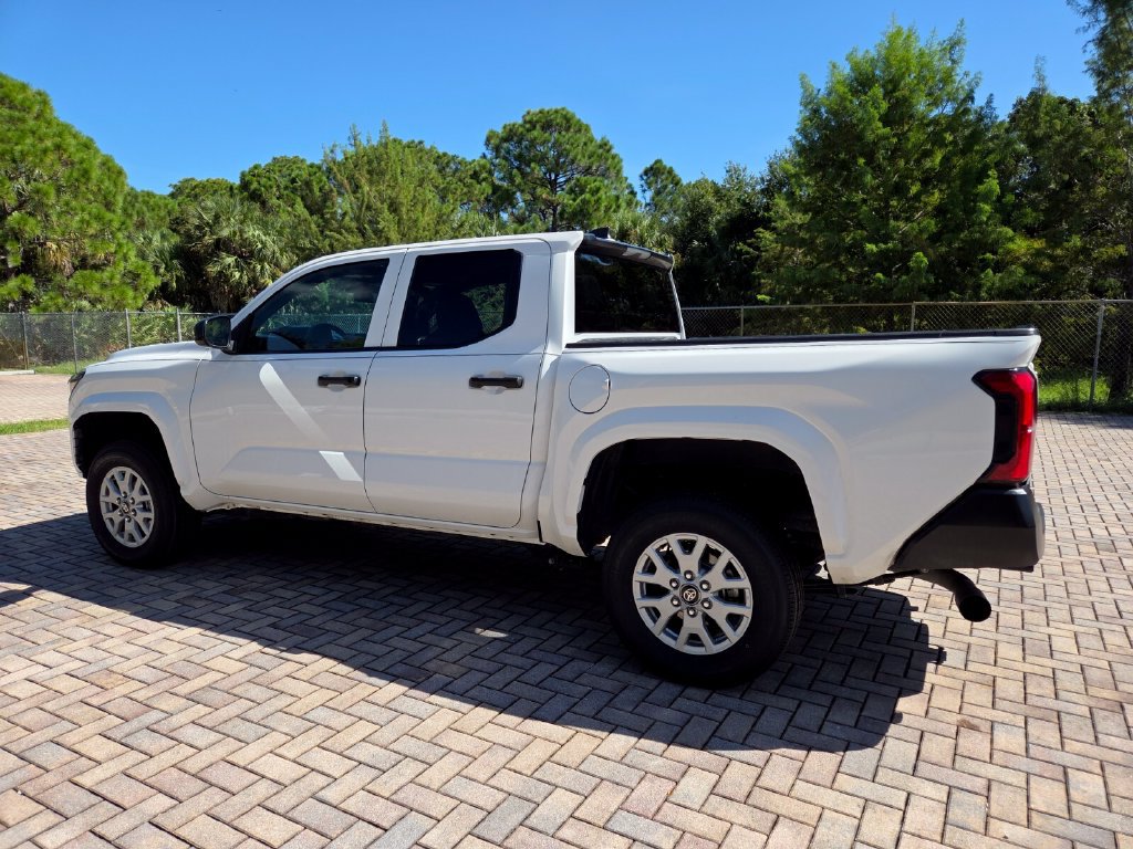 Certified 2024 Toyota Tacoma SR AWD/4WD image 9