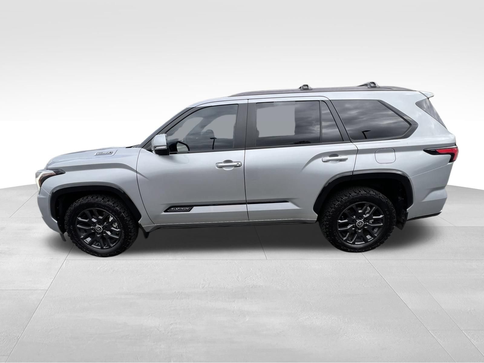 Used 2024 Toyota Sequoia Platinum AWD/4WD image 9