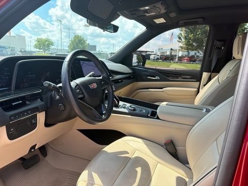 Certified 2024 Cadillac Escalade Premium Luxury AWD/4WD image 7