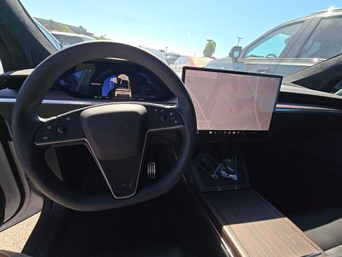 Used 2025 Tesla Model X AWD/4WD image 16