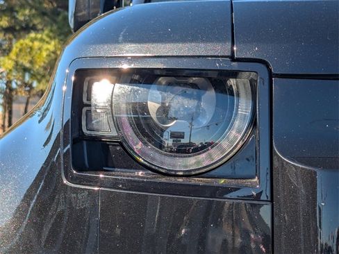 Used 2023 Land Rover Defender 130 X image 30