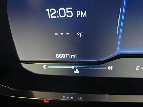 Used 2022 Chevrolet Tahoe Z71 w/ Luxury Package image 20