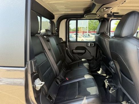 Used 2023 Jeep Gladiator Sport AWD/4WD image 32