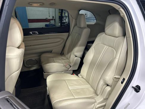 Used 2019 Lincoln MKT AWD image 35