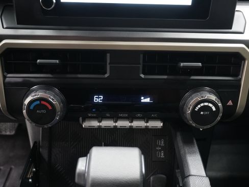 Used 2025 Toyota Tacoma TRD Off-Road AWD/4WD image 20