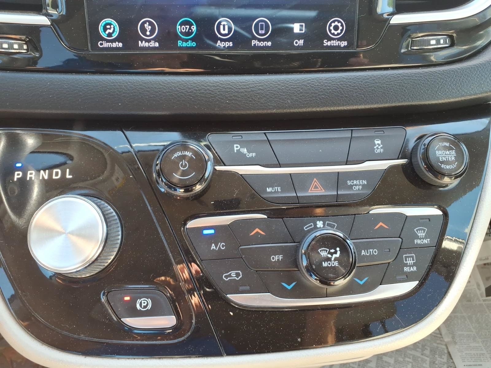 Used 2018 Chrysler Pacifica Touring Plus FWD image 8