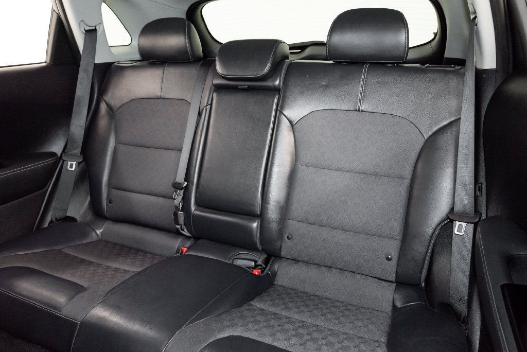 Used 2018 Kia Niro EX w/ Option Group 020 FWD image 23