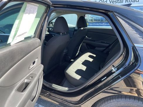 Used 2022 Hyundai Elantra SEL w/ Convenience + Premium Package image 25