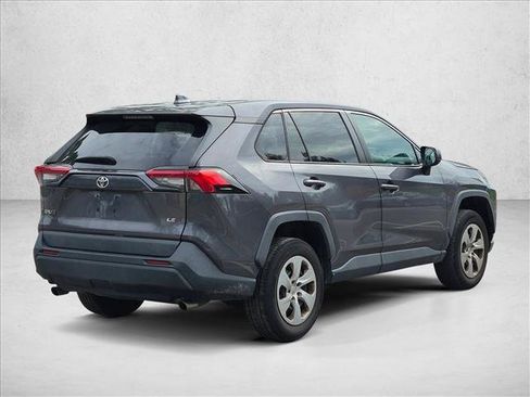 Used 2022 Toyota RAV4 LE FWD image 5