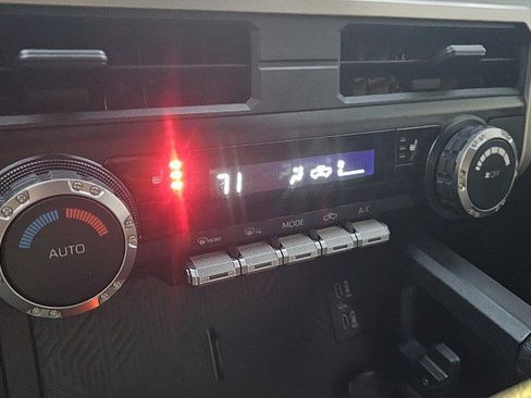 Used 2024 Toyota Tacoma TRD Sport image 13