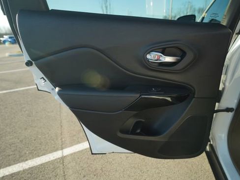 Used 2021 Jeep Cherokee Latitude Plus image 15