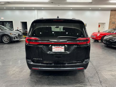 Used 2022 Chrysler Pacifica Touring-L image 6
