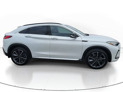 New 2025 INFINITI QX55 Essential image 2