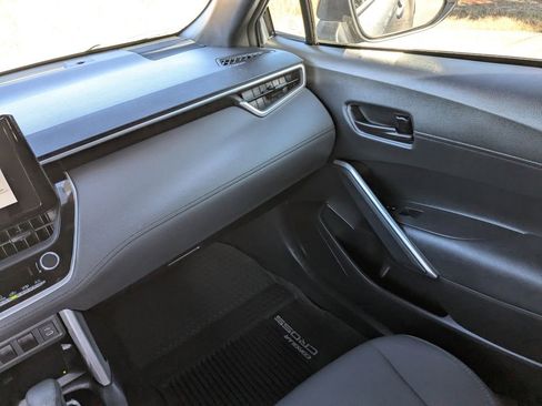 Certified 2024 Toyota Corolla Cross SE image 13