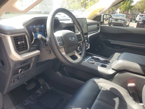 Used 2023 Ford Expedition XLT image 17
