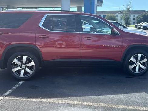 Used 2018 Chevrolet Traverse LT w/ LPO, Floor Liner Package FWD image 8