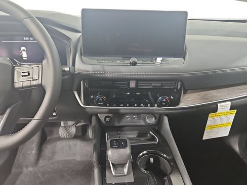 New 2026 Nissan Rogue Platinum AWD/4WD image 18