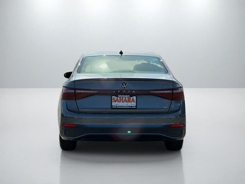 Used 2025 Volkswagen Jetta SE FWD image 5
