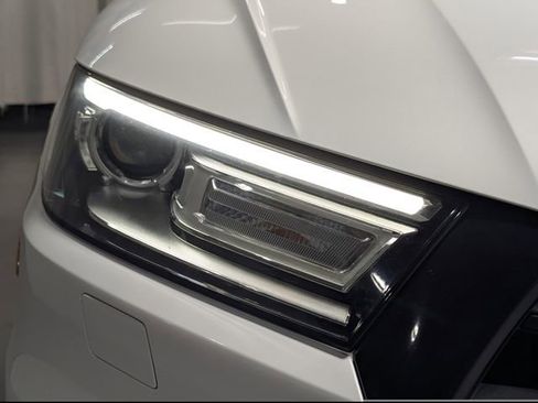 Used 2020 Audi Q5 2.0T Premium w/ Titanium Sport Package image 29