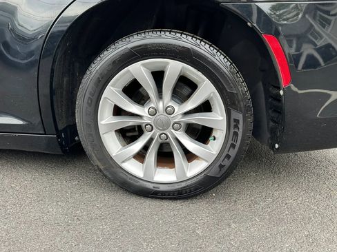 Used 2015 Chrysler 300 Limited image 11