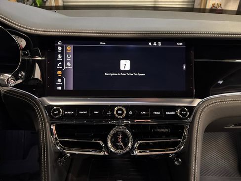 Used 2022 Bentley Flying Spur V8 image 20