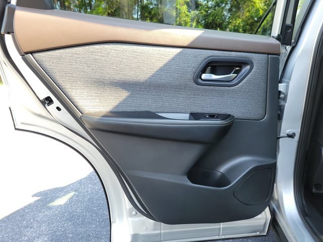 Used 2022 Nissan Rogue SV AWD/4WD image 16