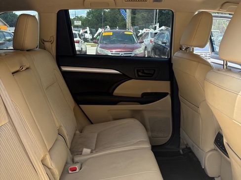 Used 2015 Toyota Highlander Plus FWD image 14