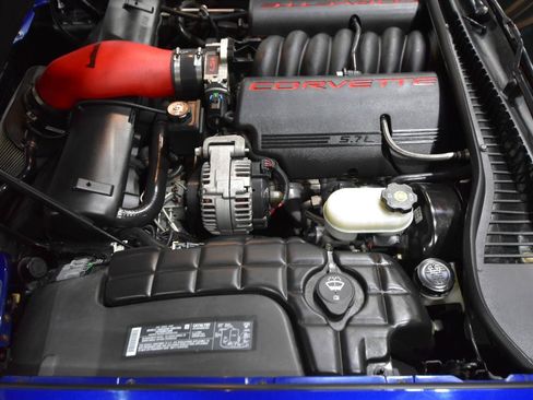 Used 2004 Chevrolet Corvette Coupe w/ Preferred Equipment Group RWD image 37