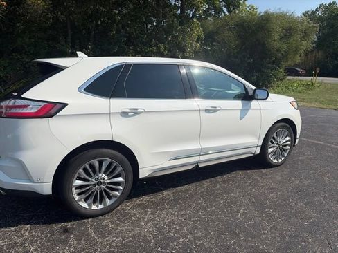 Used 2020 Ford Edge Titanium w/ Equipment Group 301A AWD/4WD image 10